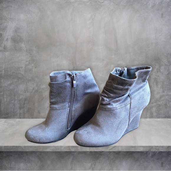Wedge suede ankle booties - Picture 2 of 6